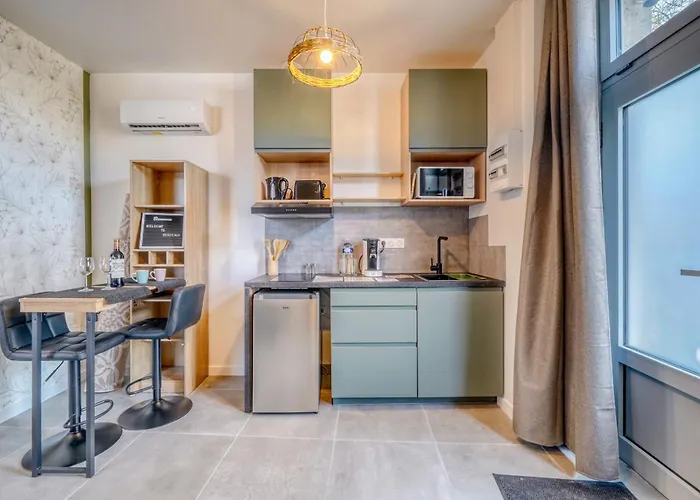 Bright In The Heart Of * بوردو